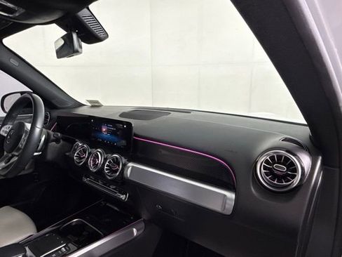 Used 2022 Mercedes-Benz GLB 250 image 30