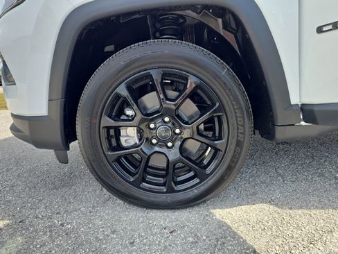 New 2025 Jeep Compass Latitude w/ Sun & Sound Group image 29