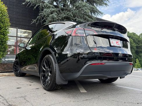 Used 2024 Tesla Model Y Long Range AWD/4WD image 19