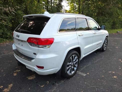 Used 2017 Jeep Grand Cherokee Overland w/ Jeep Active Safety Group AWD/4WD image 7