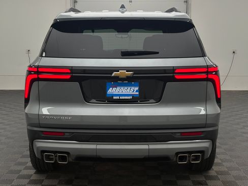 Used 2026 Chevrolet Traverse LT w/ Driver Confidence Package FWD image 9