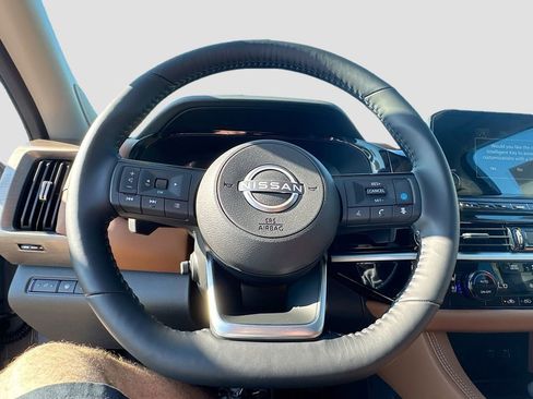 Used 2025 Nissan Pathfinder Platinum w/ Cargo Package image 11