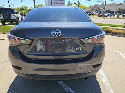 Used 2018 Toyota Yaris iA FWD image 11