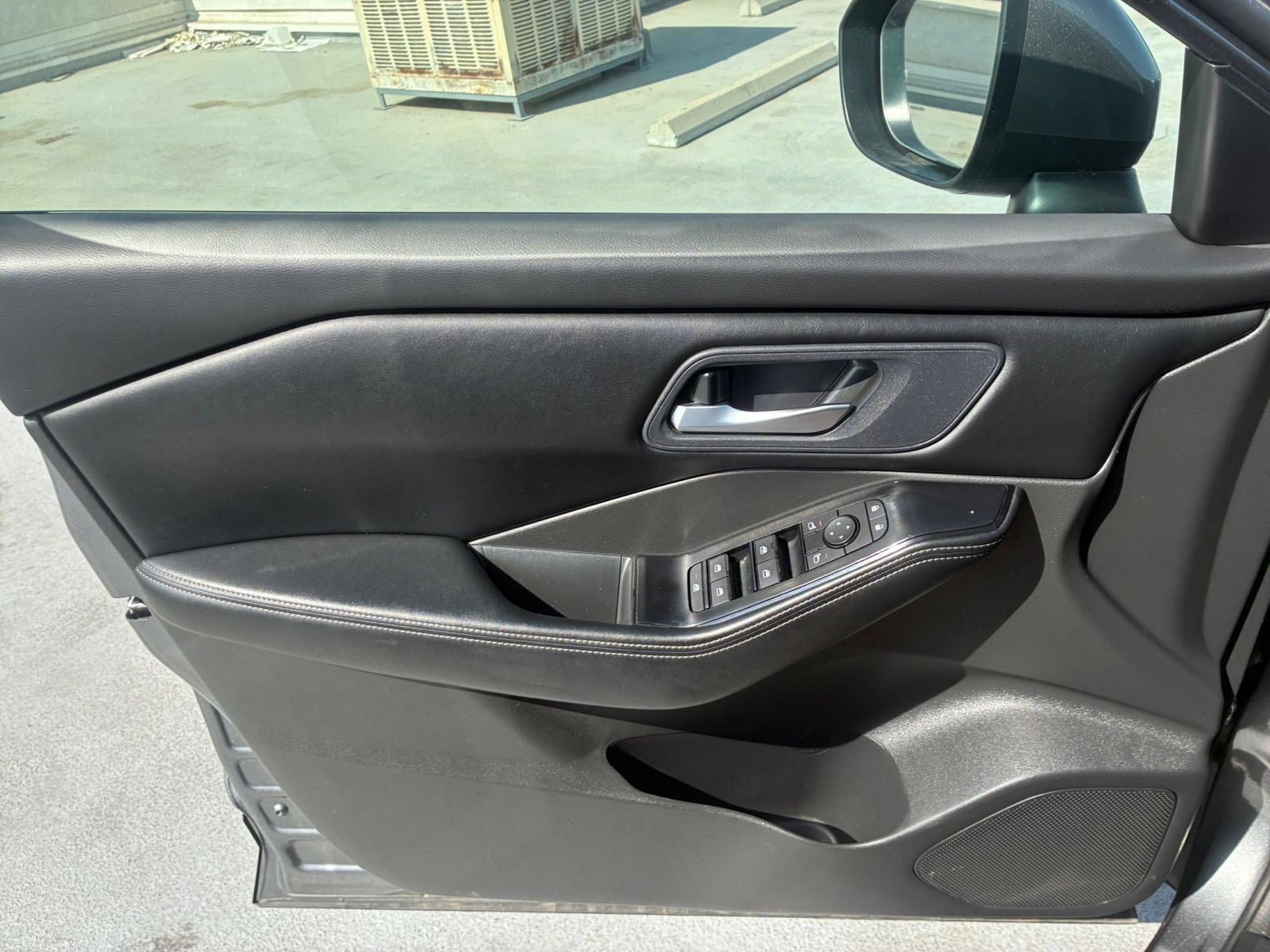 Used 2025 Nissan Rogue SV FWD image 18