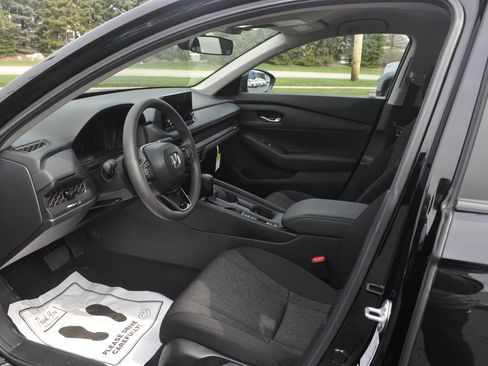 Certified 2025 Honda Accord LX image 14