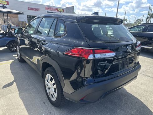 Used 2023 Toyota Corolla Cross L image 3