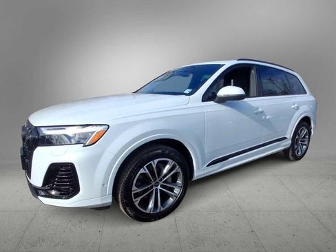 Certified 2025 Audi Q7 2.0T Premium w/ Convenience Plus Package image 4