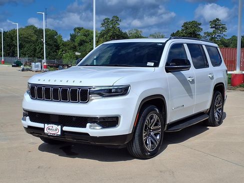Used 2025 Jeep Wagoneer 2WD w/ Premium Group I image 3