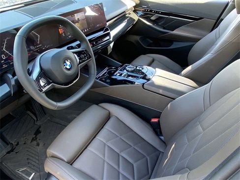 Certified 2025 BMW 530i image 20