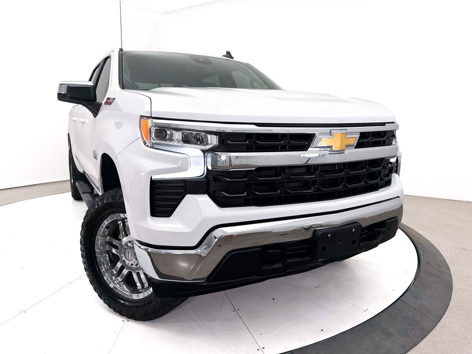 Used 2023 Chevrolet Silverado 1500 LT w/ Texas Edition Plus AWD/4WD image 5