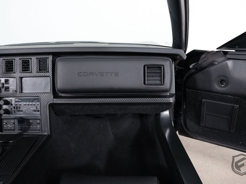 Used 1987 Chevrolet Corvette 2dr Convertible image 28