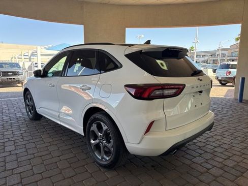 Used 2023 Ford Escape ST-Line image 3