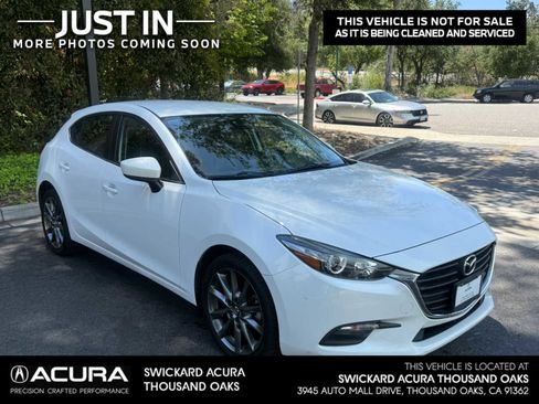 Used 2018 MAZDA MAZDA3 Touring FWD image 1