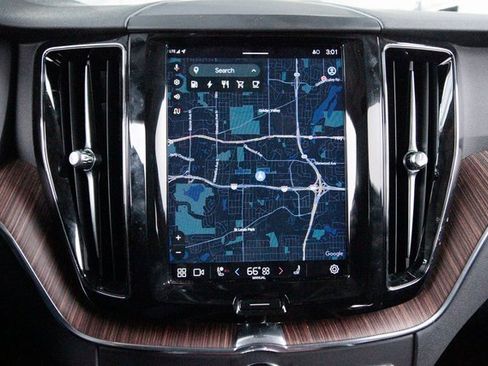 Used 2022 Volvo XC60 T8 Inscription Expression image 10