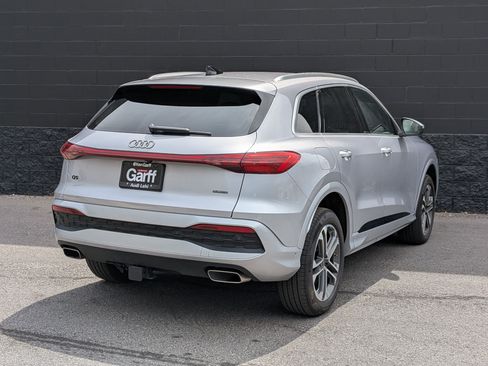 Used 2025 Audi Q5 Premium w/ Convenience Package AWD/4WD image 6