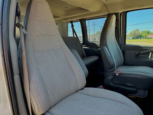 Used 2017 Chevrolet Express 2500 image 20