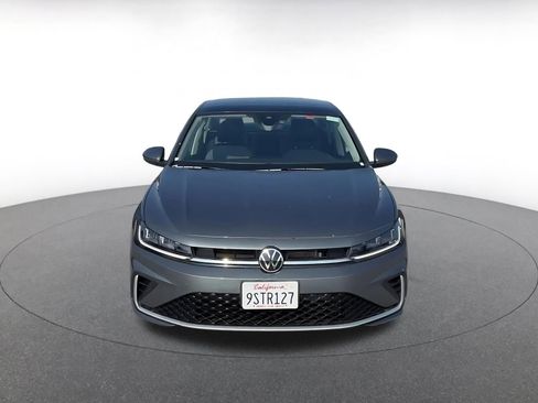 Used 2025 Volkswagen Jetta SE image 4