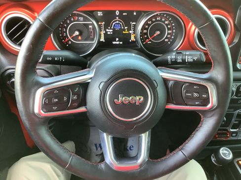 Used 2018 Jeep Wrangler Unlimited Rubicon w/ Dual Top Group AWD/4WD image 14