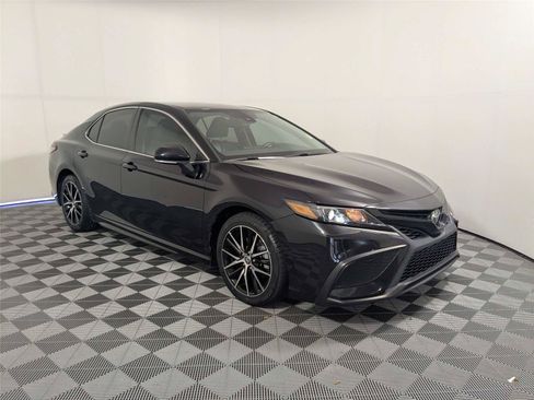 Used 2023 Toyota Camry SE w/ Convenience Package FWD image 4