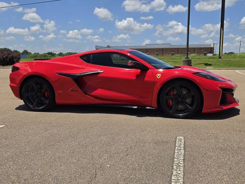 Used 2025 Chevrolet Corvette E-Ray AWD/4WD image 4