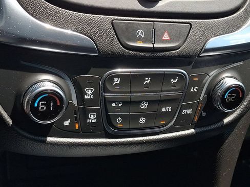 Used 2023 Chevrolet Equinox LT FWD image 16