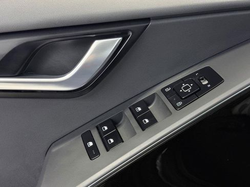 Used 2023 Kia Niro EX image 38