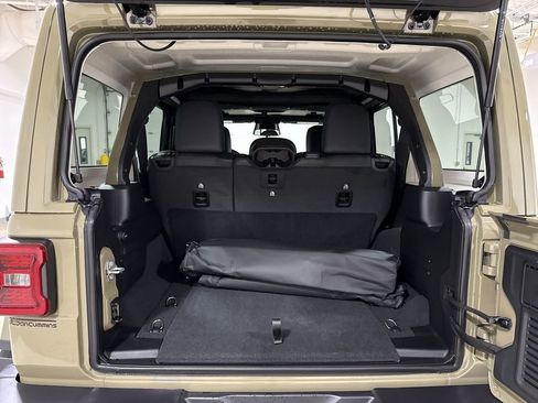 New 2026 Jeep Wrangler Unlimited Rubicon image 24