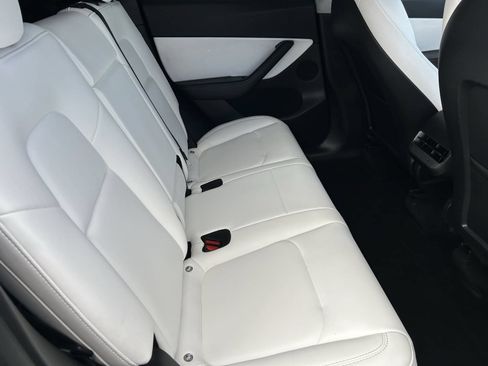 Used 2022 Tesla Model Y Performance AWD/4WD image 17