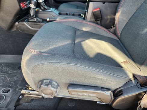 Used 2024 Jeep Wrangler Rubicon w/ Convenience Group image 20