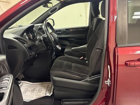 Used 2018 Dodge Grand Caravan SE FWD image 9