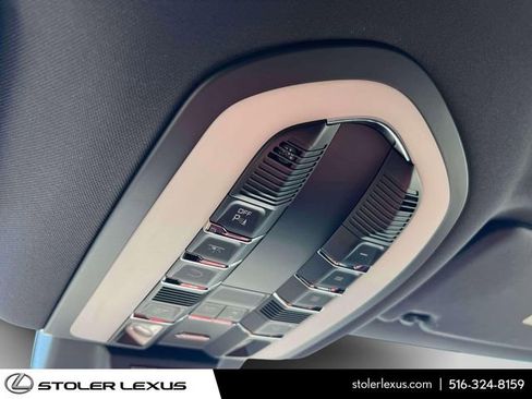 Used 2022 Porsche Macan S image 38