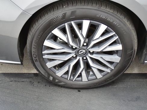 Used 2025 Nissan Altima 2.5 SV FWD image 34