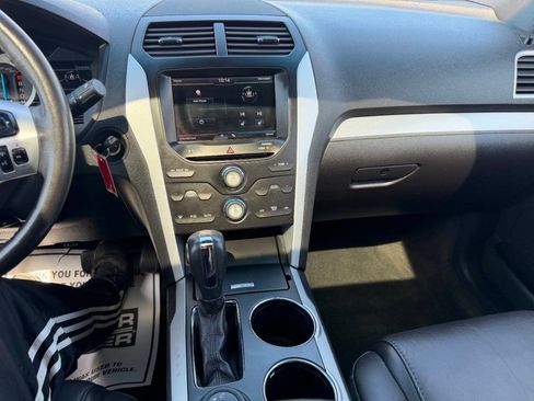 Used 2014 Ford Explorer XLT w/ Equipment Group 202A AWD/4WD image 29