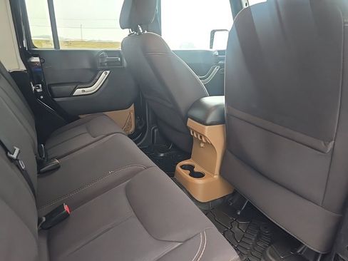 Used 2014 Jeep Wrangler Unlimited Sahara w/ Connectivity Group image 23