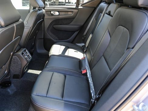 Certified 2026 Volvo XC40 B5 Core w/ Climate Package AWD/4WD image 18
