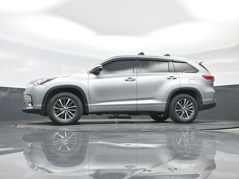 Used 2018 Toyota Highlander XLE FWD image 27