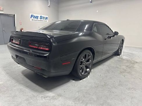 Used 2017 Dodge Challenger R/T RWD image 5
