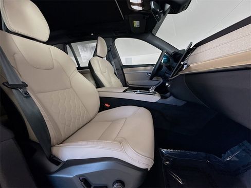 Certified 2026 Volvo XC90 B6 Core image 30