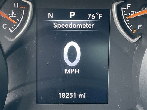 Used 2025 Jeep Wrangler Willys image 14