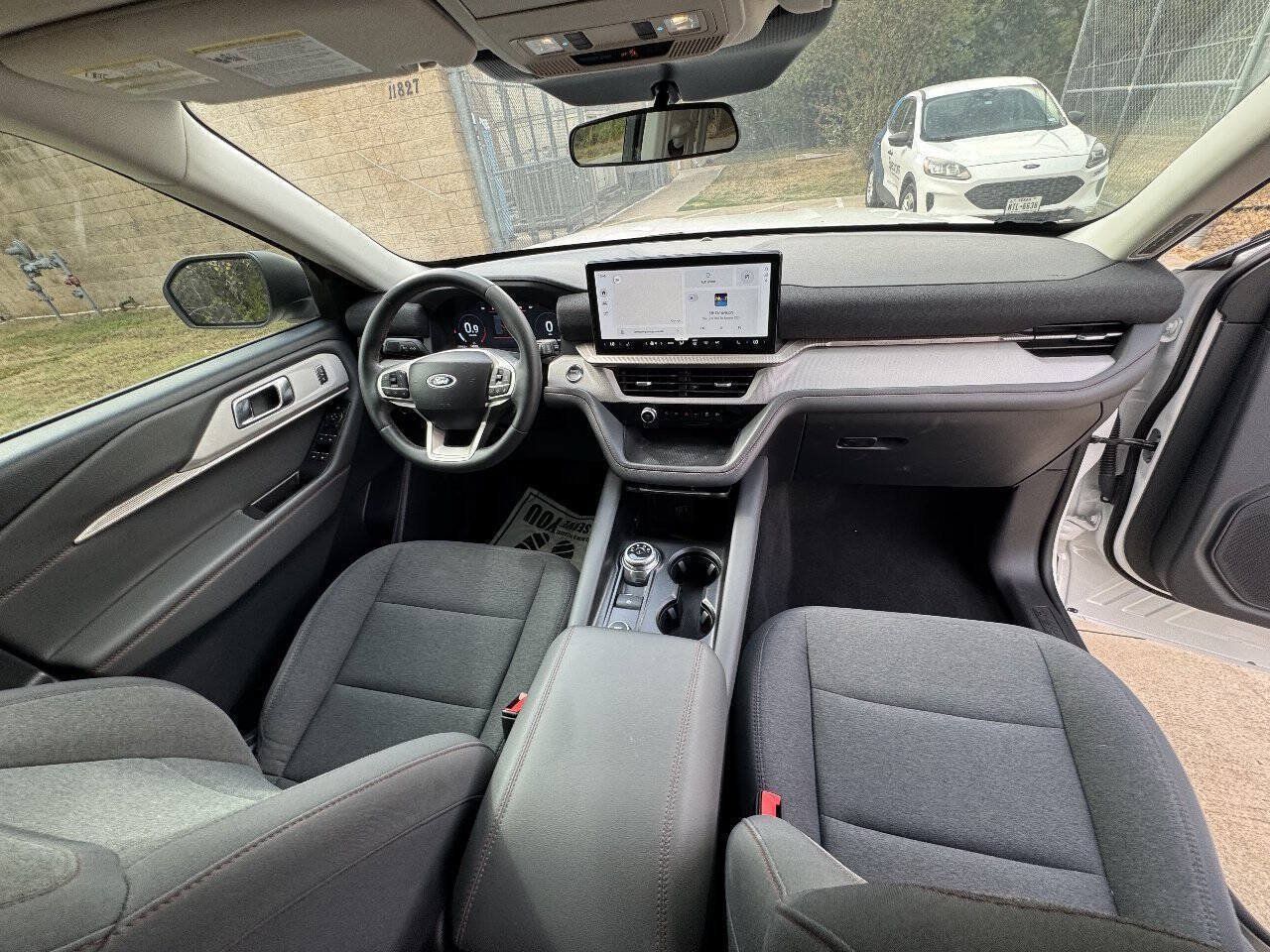 Used 2025 Ford Explorer Active RWD image 31