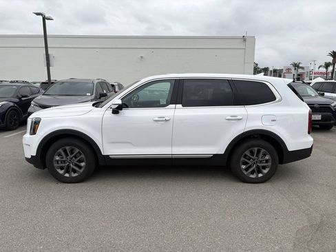 Used 2025 Kia Telluride LX FWD image 2
