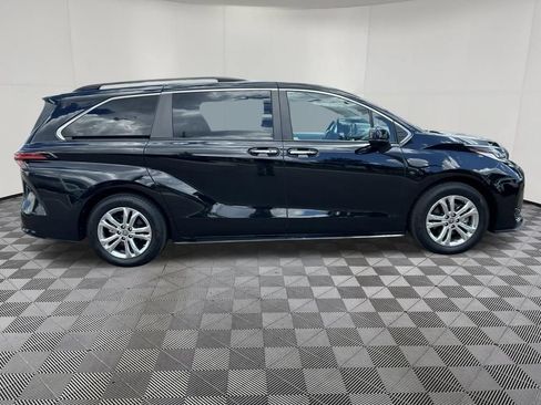 Used 2023 Toyota Sienna XSE w/ XSE Plus Package AWD/4WD image 10