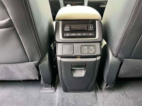Used 2023 Subaru Ascent Limited AWD/4WD image 4