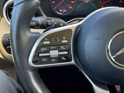 Used 2021 Mercedes-Benz GLC 300 4MATIC image 11