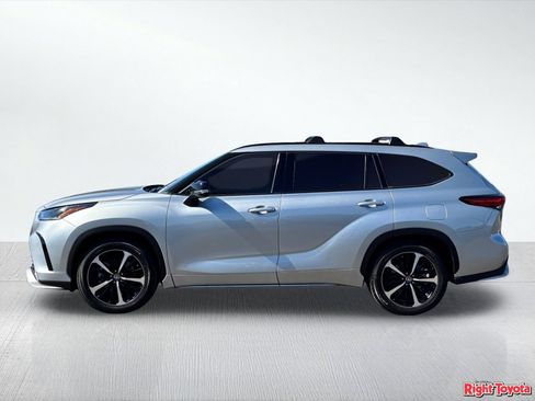 Used 2022 Toyota Highlander XSE FWD image 3