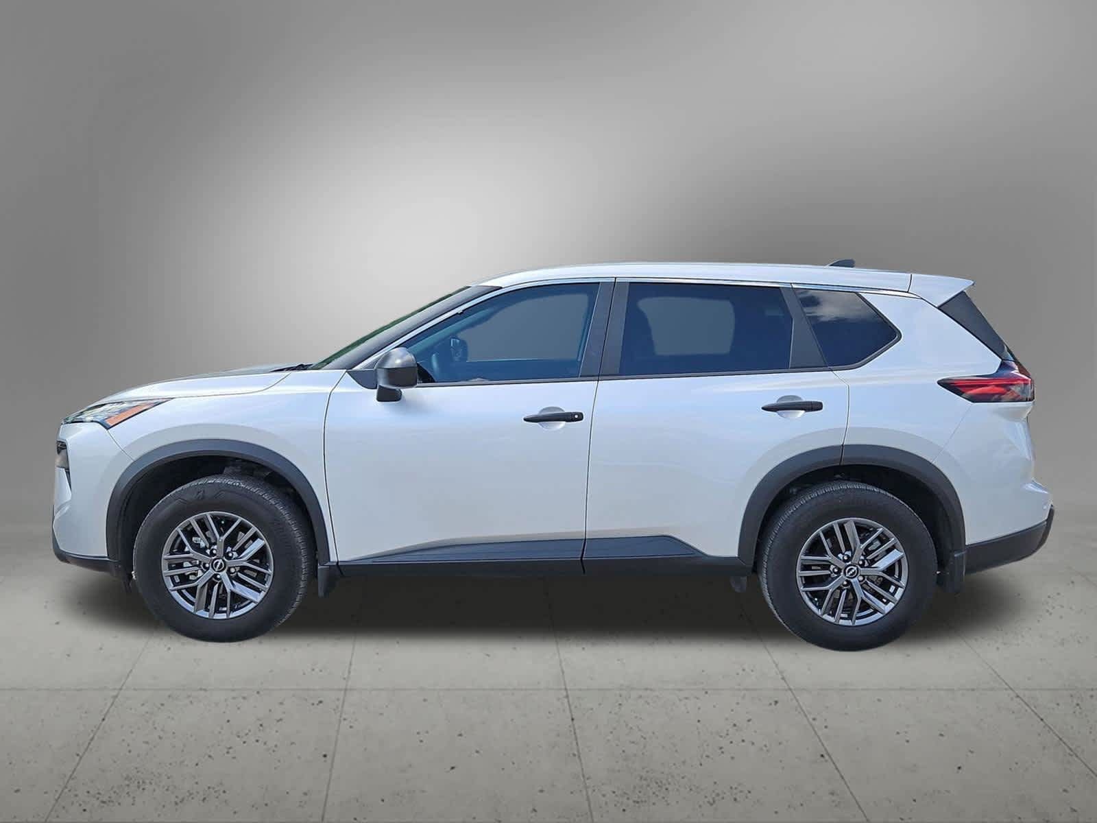 Used 2025 Nissan Rogue S FWD image 3