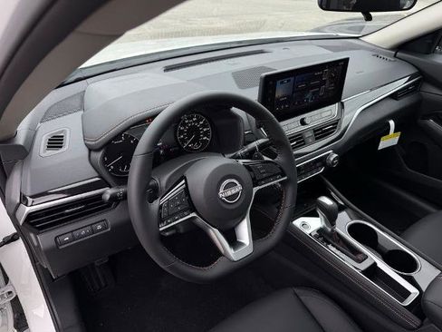 New 2025 Nissan Altima 2.5 SR w/ SR Premium Package image 18