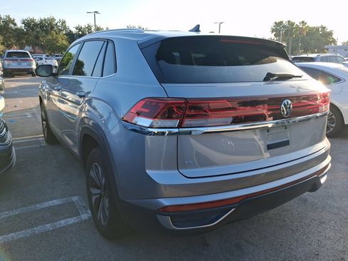 Used 2024 Volkswagen Atlas Cross Sport SE FWD image 8