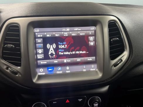 Used 2018 Jeep Compass Latitude w/ Popular Equipment Group AWD/4WD image 13