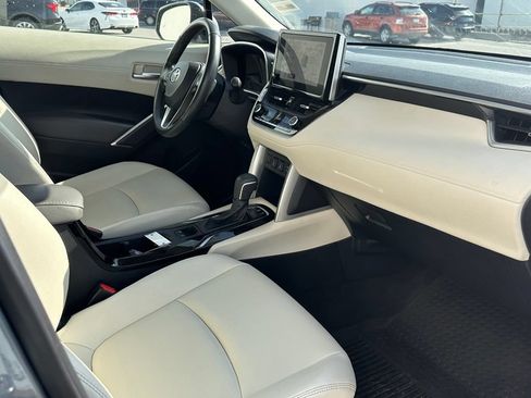 Used 2023 Toyota Corolla Cross XLE w/ Convenience Package AWD/4WD image 23